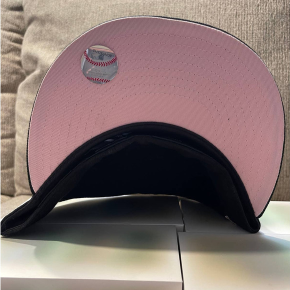 SIZE 7 1992 Toronto World Series Blue Jays Paint Drip Pink - Picture 3 of 4